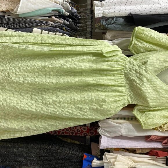 green dress - Picture 3 of 3